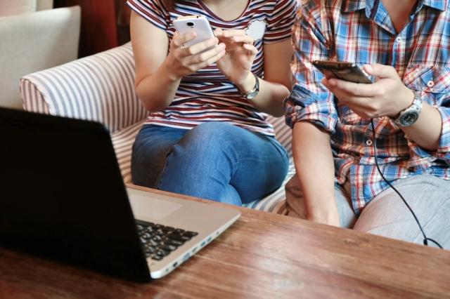 What to Choose for Online Friendship: Livebeam or Meetup?